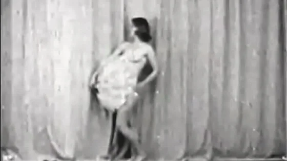 Sexy vintage brunette loves to entertain the crowd naked showing her beautiful figure