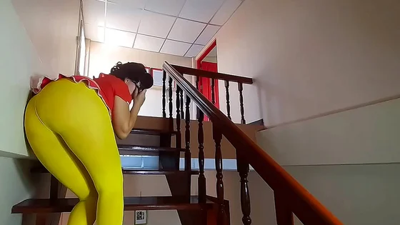 Velma looking for traces of a crime SCOOBY DOO! Scooby Doo where are you?