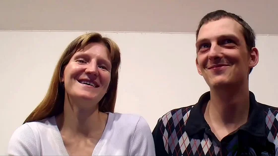 Cuckold Ehemann beim Dreier mit dummer Freundin und Fremden Deutsch