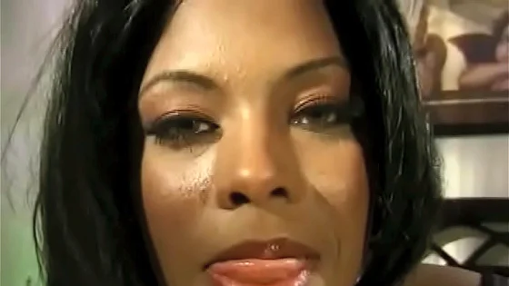 Carolina Dream Wife Masturbates