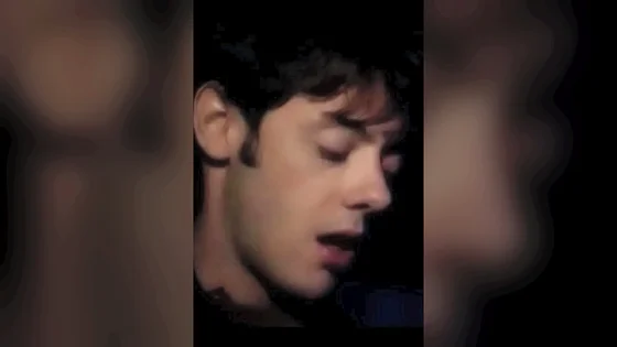 Casal jovem fode em lugar escondido antes que sejam pegos