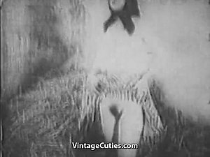 Awesome Babe Masturbating in the Barn (1930s Vintage)